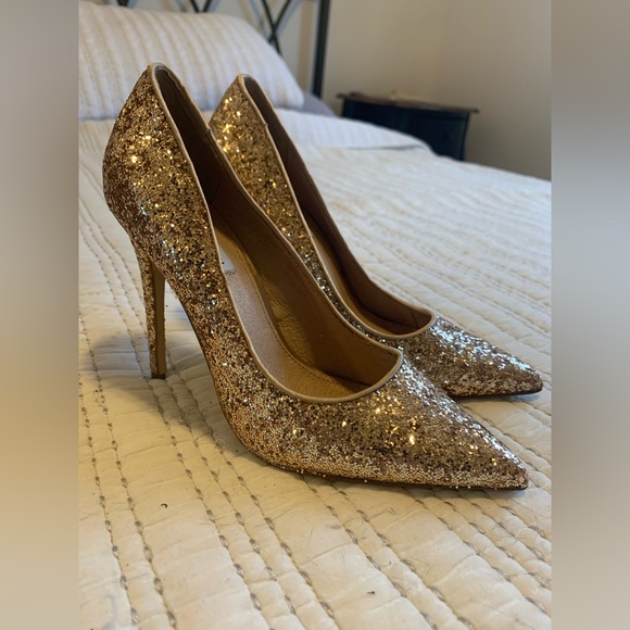 NWT Steve Madden pointed toe gold glitter. - Picture 5 of 8